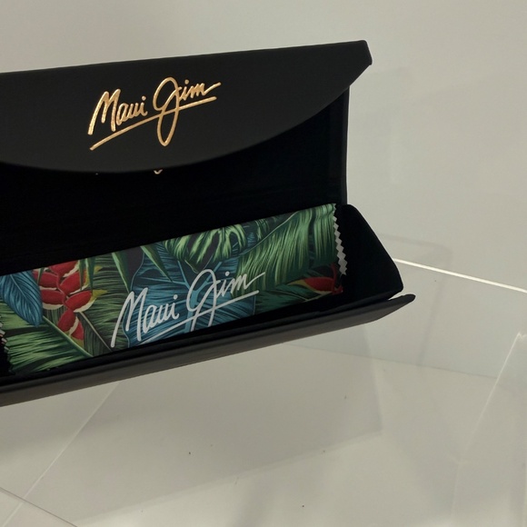 Maui Jim HO'OKIPA - Translucent Smoke Grey Frame w/ Blue Hawaii Lens - Picture 3 of 10